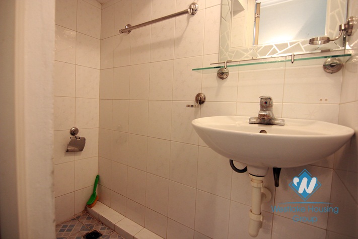 Cheap three bedrooms house for rent in Nghi Tam street, Tay Ho, Ha Noi